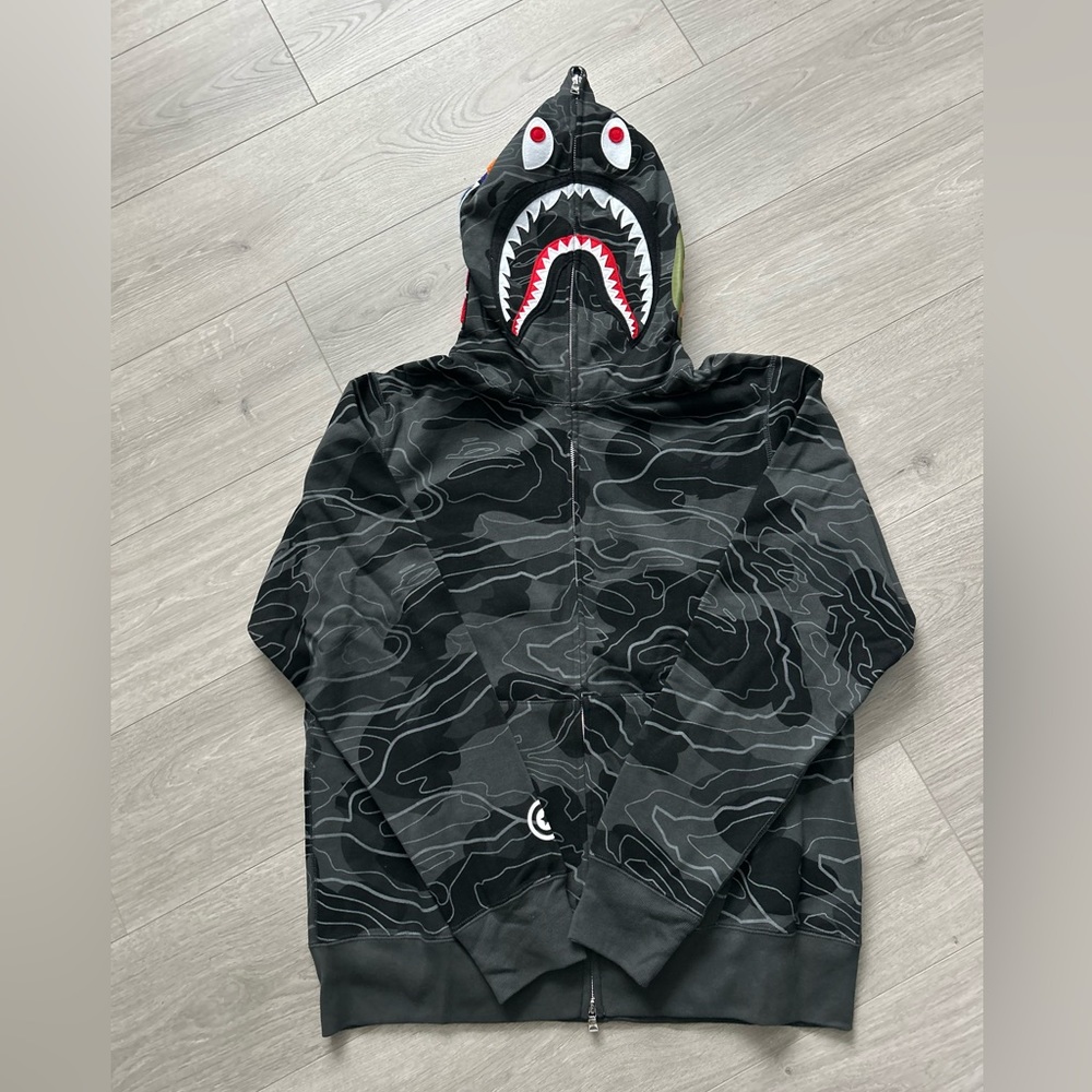 Black Layered Line Camo Shark Zip / Beige Layered Line Camo Shark Zip